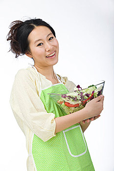 保姆照顧小孩得多少錢？家長(zhǎng)最關(guān)心的費(fèi)用揭秘