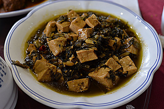 重慶煮飯阿姨多少錢？揭秘重慶家庭廚師服務(wù)價(jià)格與選擇指南