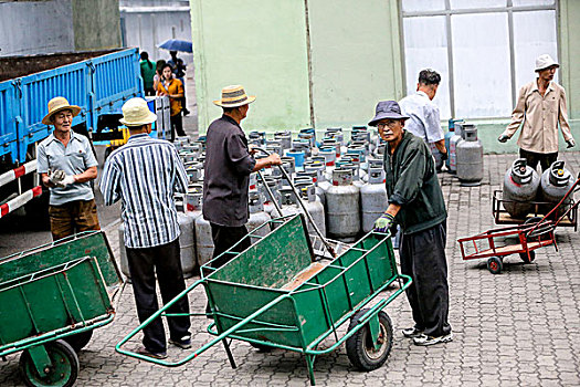 廣州請護工多少錢一天？讓我們?yōu)槟议_價格的真相