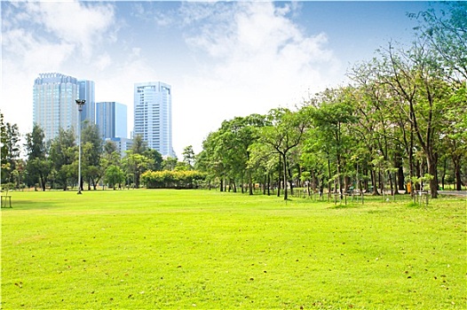 住家不住家保姆差多少錢？揭秘不同類型保姆的費(fèi)用差異