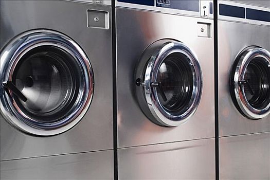 多少歲可以做家政保姆？揭秘最佳從業(yè)年齡與機(jī)遇