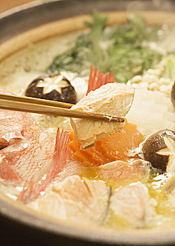廣州保姆多少錢一天？讓我們?yōu)槟獯疬@個問題！