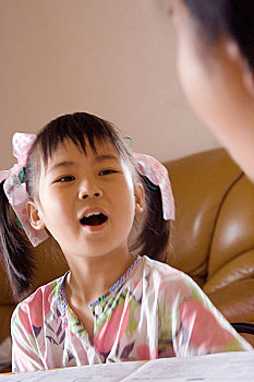 濟(jì)南顧保姆多少錢？揭秘家庭保姆服務(wù)的價(jià)值與選擇指南
