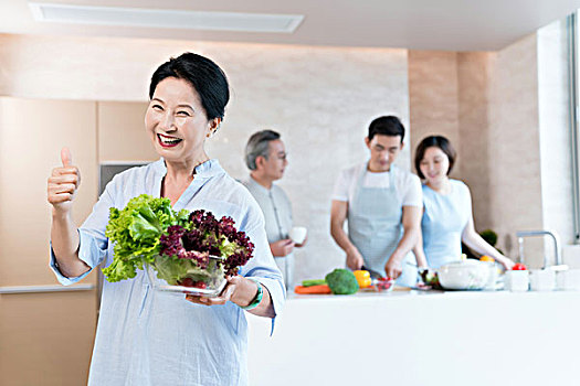高級阿姨客服電話是多少？讓我們?yōu)槟峁I(yè)、貼心的服務(wù)！