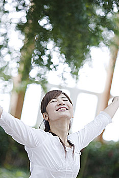 一小時家政要多少錢？揭秘家政服務(wù)的收費(fèi)標(biāo)準(zhǔn)與選購技巧