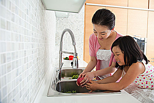重慶家政培訓(xùn)學(xué)費(fèi)多少？讓你輕松掌握職業(yè)技能，開啟美好人生