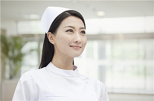 昆明住家保姆工資多少？了解昆明保姆市場(chǎng)的現(xiàn)狀與趨勢(shì)
