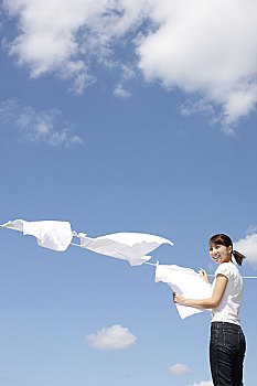 家政晚上多少錢一小時？揭秘家庭服務(wù)行業(yè)的收費(fèi)標(biāo)準(zhǔn)與性價比