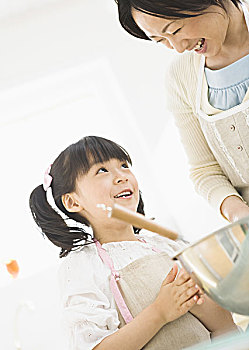 住家保姆帶小孩工資多少？為您揭秘行業(yè)現(xiàn)狀與趨勢