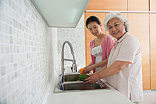廣東醫(yī)院護工多少錢一天？你值得了解的行業(yè)內(nèi)幕