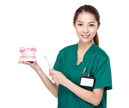 南昌保姆價(jià)格多少？如何選擇適合的保姆服務(wù)