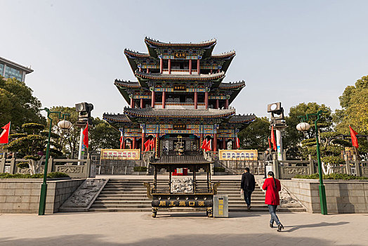 深圳保姆費(fèi)用是多少？了解深圳保姆市場的最新動(dòng)態(tài)