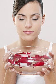 廣州月嫂多少錢一個(gè)月？了解廣州月嫂市場與服務(wù)費(fèi)用