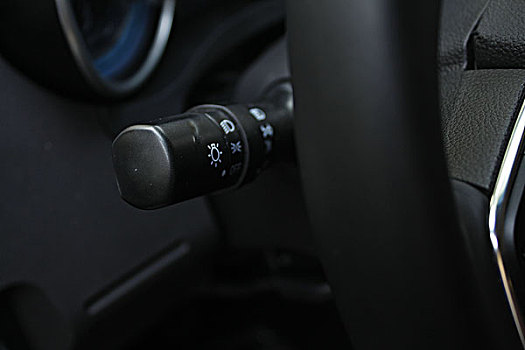 汽車(chē)打火怠速多少轉(zhuǎn)正常？揭秘汽車(chē)怠速調(diào)節(jié)的重要性