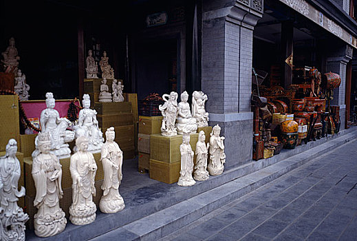 保姆培訓(xùn)班多少錢(qián)？讓我們幫您找到性?xún)r(jià)比最高的選擇！