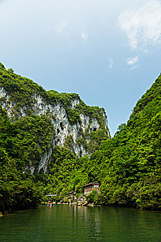 青島白天保姆多少錢？了解市場(chǎng)行情，輕松找到合適的保姆服務(wù)！