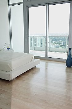 《李煥英投資多少億？揭秘她背后的商業(yè)帝國》