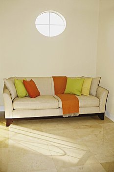 佛山市保姆價(jià)格多少錢(qián)？選擇合適的保姆服務(wù)，提升家庭生活品質(zhì)！