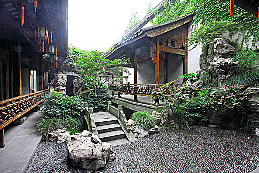 育兒嫂證書(shū)多少錢(qián)？讓你快速了解這個(gè)行業(yè)的前景與成本