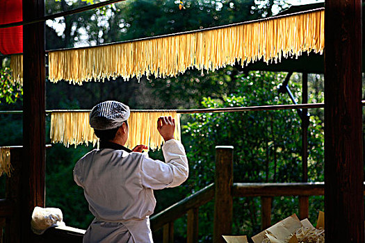 西安保姆住家多少錢？揭秘西安住家保姆服務的費用與選擇指南