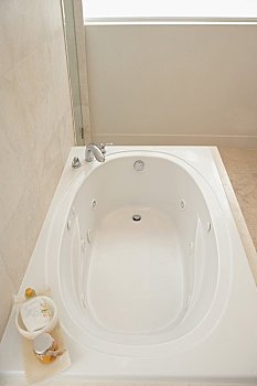 在長(zhǎng)沙請(qǐng)保姆多少錢？解密長(zhǎng)沙家庭保姆服務(wù)價(jià)格與選擇