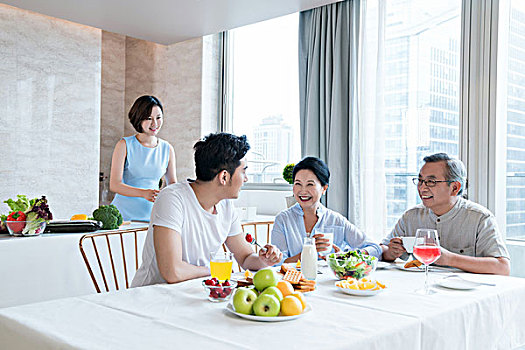 金牌月嫂一個月多少錢？了解市場行情，給你最真實(shí)的答案
