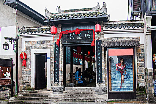陪護(hù)老人每天多少錢？揭秘背后的真相