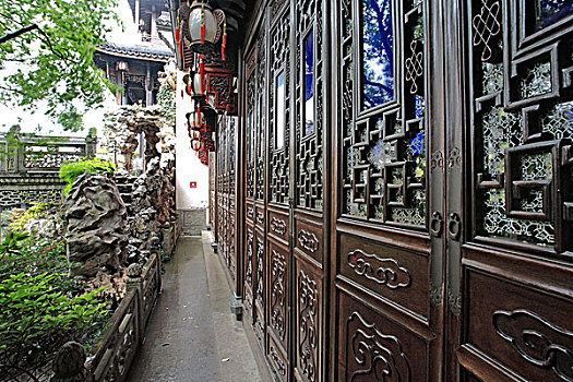 北京住家保姆每月多少錢？了解住家保姆的服務(wù)與費(fèi)用