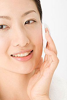 青島請(qǐng)個(gè)陪護(hù)多少錢？您需要了解的價(jià)格與服務(wù)