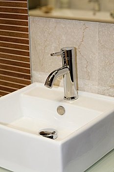 上海住家阿姨工資：了解上海家庭服務(wù)市場(chǎng)的真實(shí)薪資