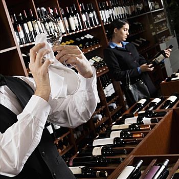 昆明保潔一平方米多少錢？讓我們?yōu)槟颐乇澈蟮男袠I(yè)秘密！