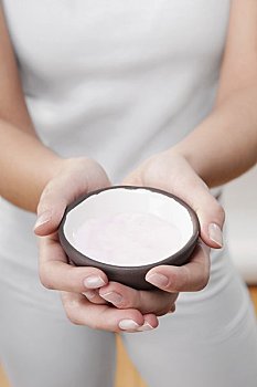 家政多少錢(qián)？?jī)r(jià)格透明化，服務(wù)更貼心，讓家務(wù)不再煩惱
