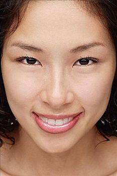 雙流保姆多少錢？如何選擇性價(jià)比高的家政服務(wù)？