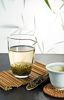 作男護(hù)工多少錢？揭秘男護(hù)工行業(yè)的薪資與職業(yè)發(fā)展