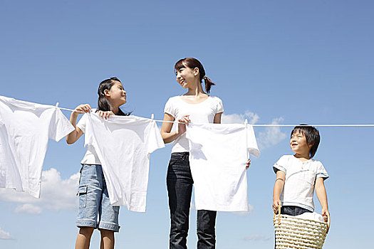 外國(guó)籍保姆要多少錢(qián)？如何選擇最適合你的保姆服務(wù)？