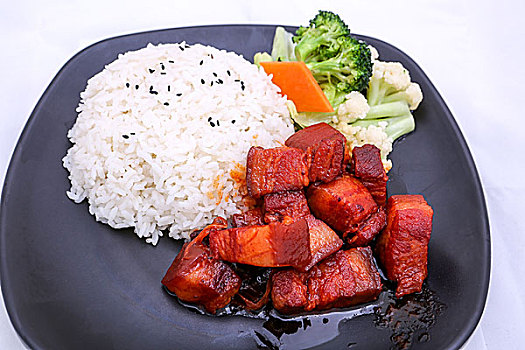 緬因貓的串多少錢(qián)？了解緬因貓的價(jià)格與價(jià)值