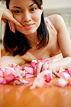 美國月嫂多少錢一個月？揭秘美國月嫂服務的價格與背后的價值