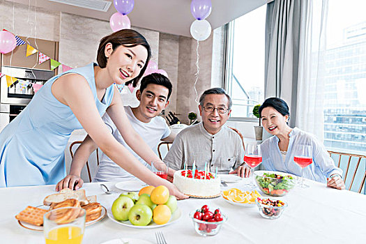 廣州全天住家保姆多少錢(qián)？選擇合適的住家保姆，生活更輕松