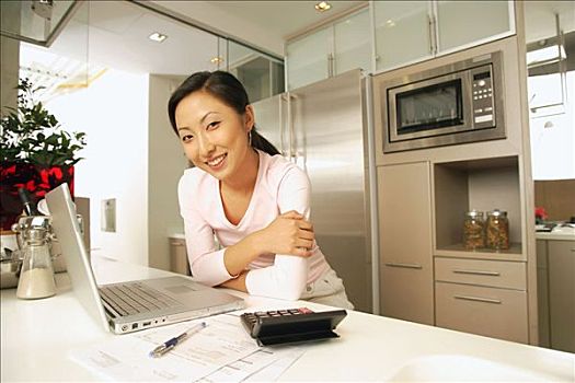 在長(zhǎng)沙請(qǐng)一個(gè)保姆多少錢(qián)？揭秘長(zhǎng)沙家政服務(wù)的真實(shí)價(jià)格！