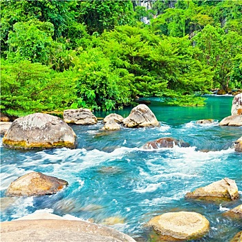 深圳保姆多少錢？了解深圳保姆服務(wù)的價(jià)格與選擇