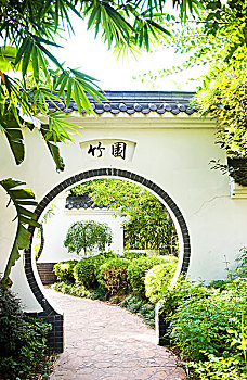 哈爾濱保姆一月多少錢？帶你深入了解保姆行業(yè)的費(fèi)用與服務(wù)