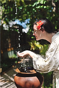 北京請(qǐng)一個(gè)育嬰師多少錢？為寶寶的成長(zhǎng)提供專業(yè)的呵護(hù)