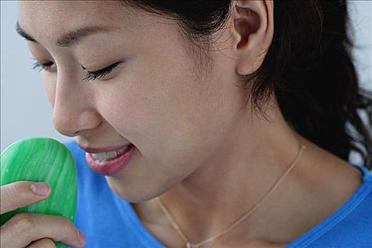廣州住家保姆費(fèi)一般多少？你了解這些嗎？