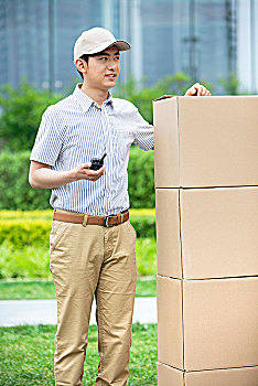 給老人請保姆多少錢？如何選擇合適的老人看護服務