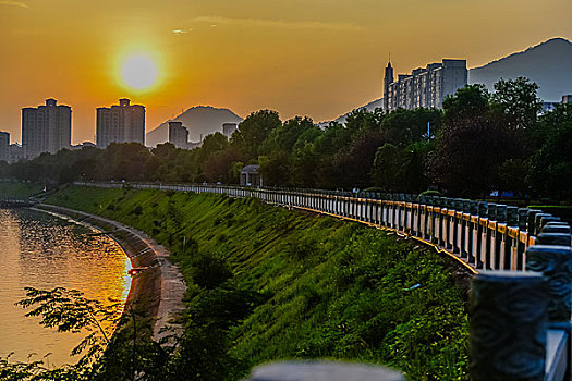催乳師家政服務(wù)，幫你輕松度過(guò)產(chǎn)后困境，專業(yè)助力母乳喂養(yǎng)