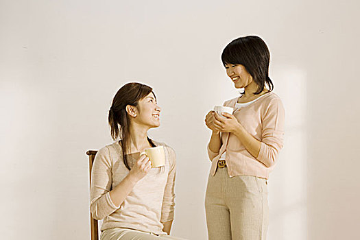家政服務(wù)多少錢(qián)？揭秘市場(chǎng)價(jià)格，帶你了解家政服務(wù)的性?xún)r(jià)比！