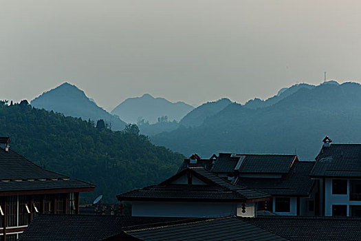去家政請(qǐng)保姆費(fèi)用多少？揭秘背后的價(jià)格因素和選擇竅門