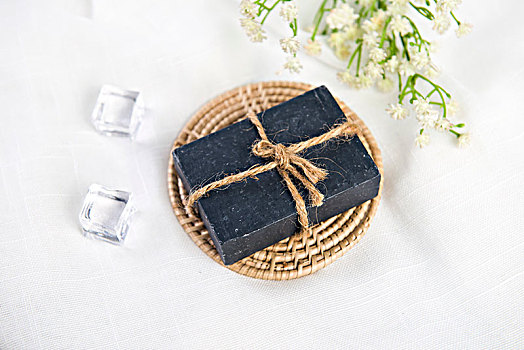 成都請個月嫂多少錢？幫你揭開月嫂服務(wù)背后的秘密