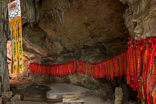 培訓(xùn)育嬰師資格證多少錢？深度解析助你入行的關(guān)鍵