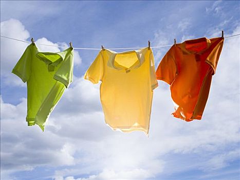 翰皇洗鞋多少錢一次？一站式服務(wù)帶你走進(jìn)洗鞋新體驗(yàn)